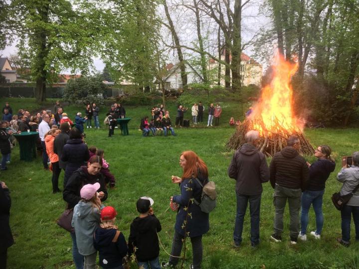 Osterfeuer Schlosspark Brandis 2025